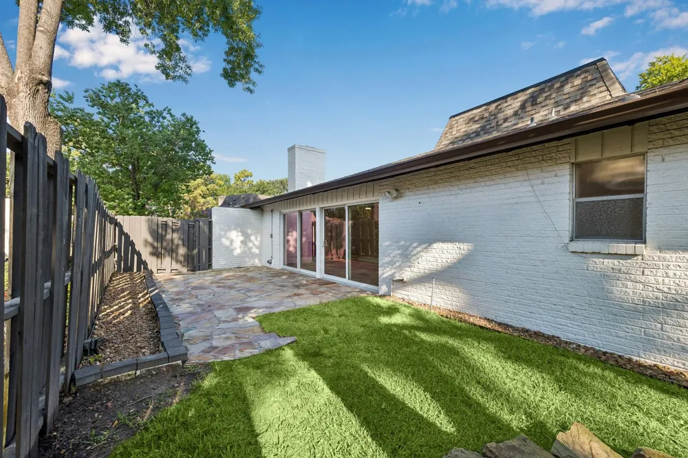 37 Champions Colony E Houston, TX 77069