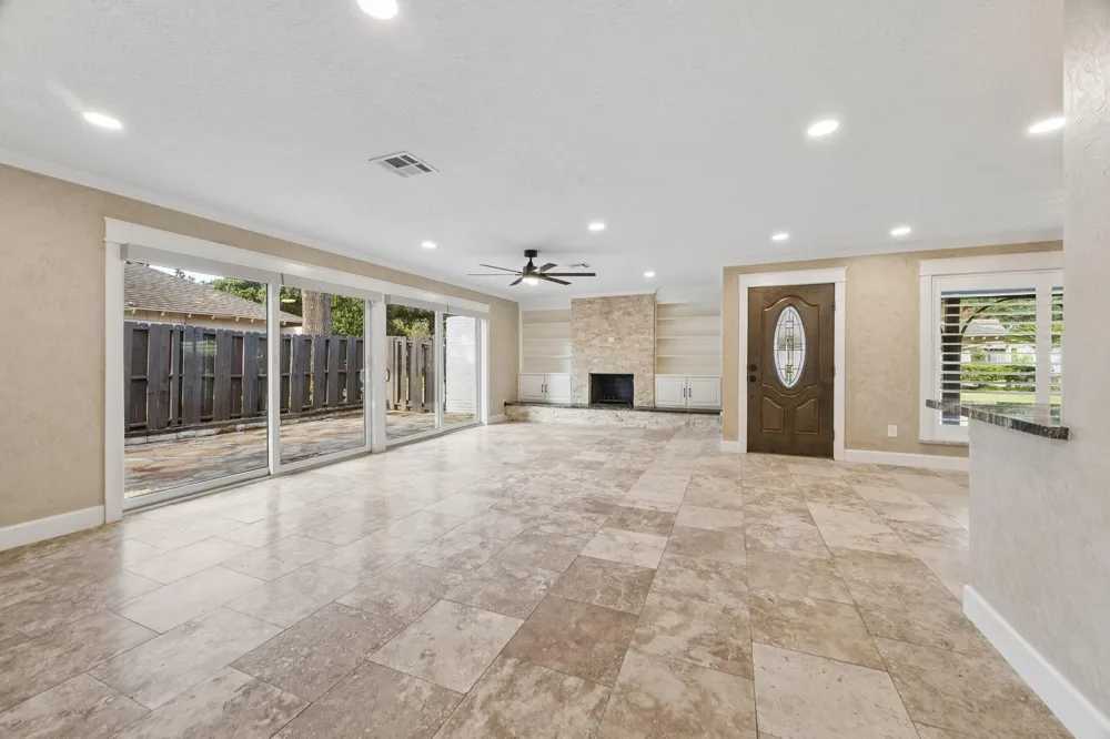 37 Champions Colony E Houston, TX 77069