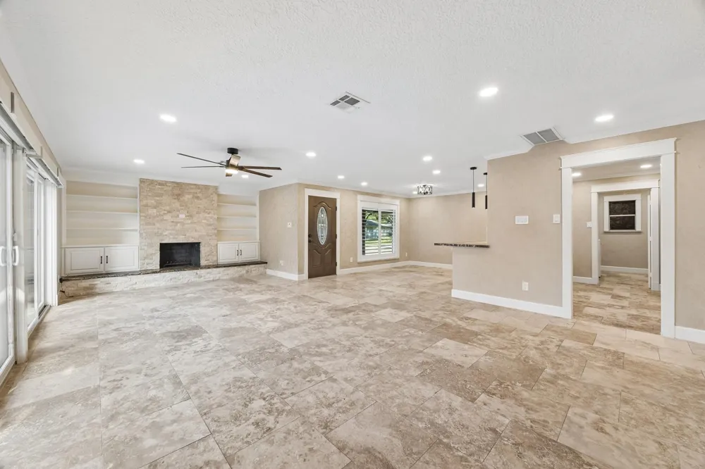 37 Champions Colony E Houston, TX 77069