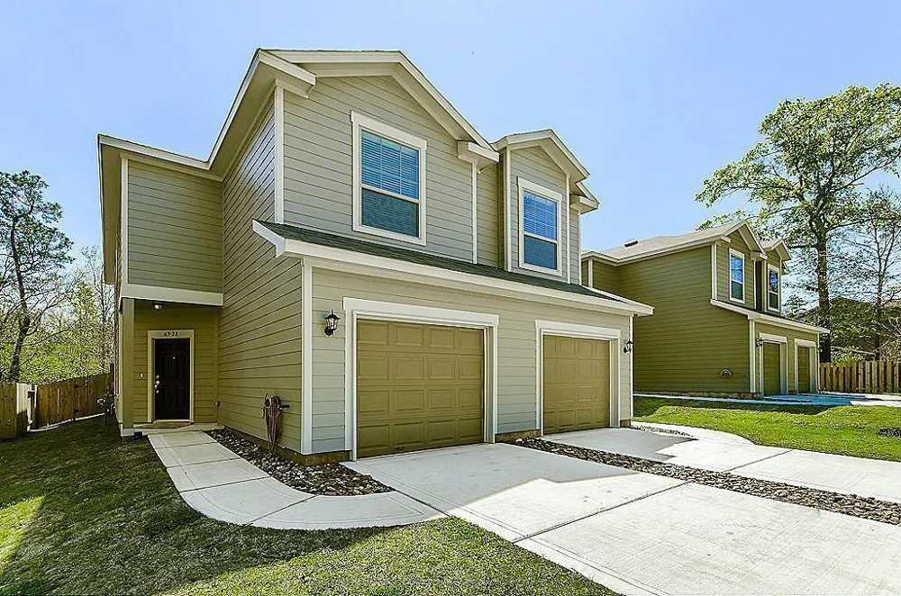 52 Woodland Hills Drive #B Conroe, TX 77303