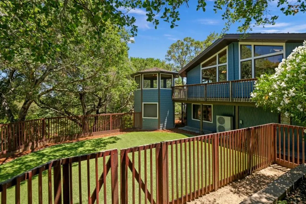 21100 Saratoga Hills Road Saratoga, CA 95070