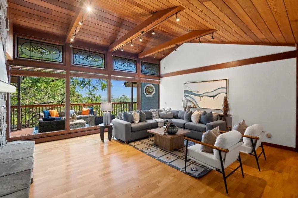 21100 Saratoga Hills Road Saratoga, CA 95070