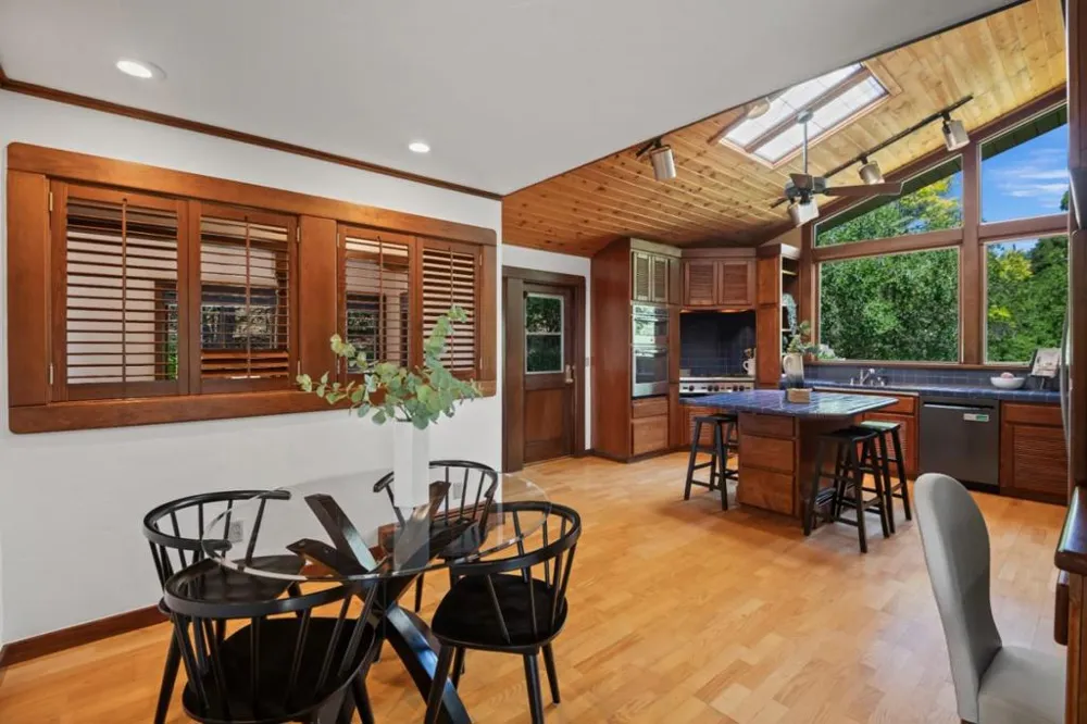 21100 Saratoga Hills Road Saratoga, CA 95070