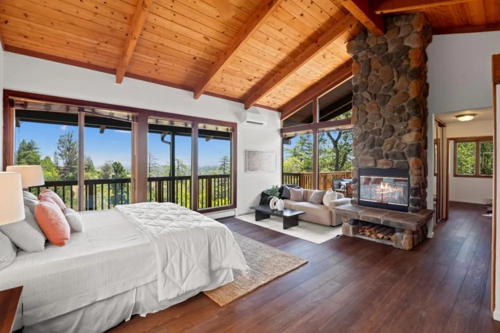 21100 Saratoga Hills Road Saratoga, CA 95070