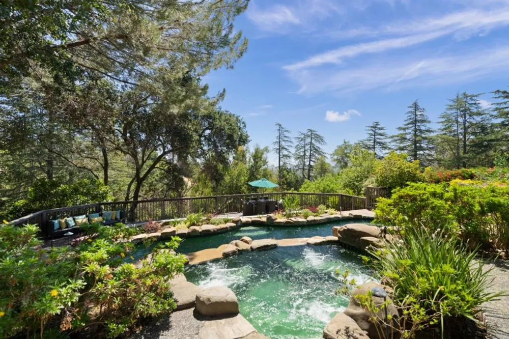 21100 Saratoga Hills Road Saratoga, CA 95070