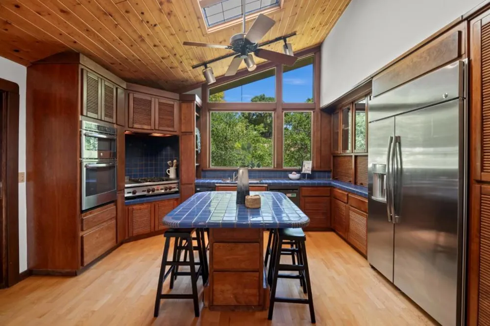 21100 Saratoga Hills Road Saratoga, CA 95070