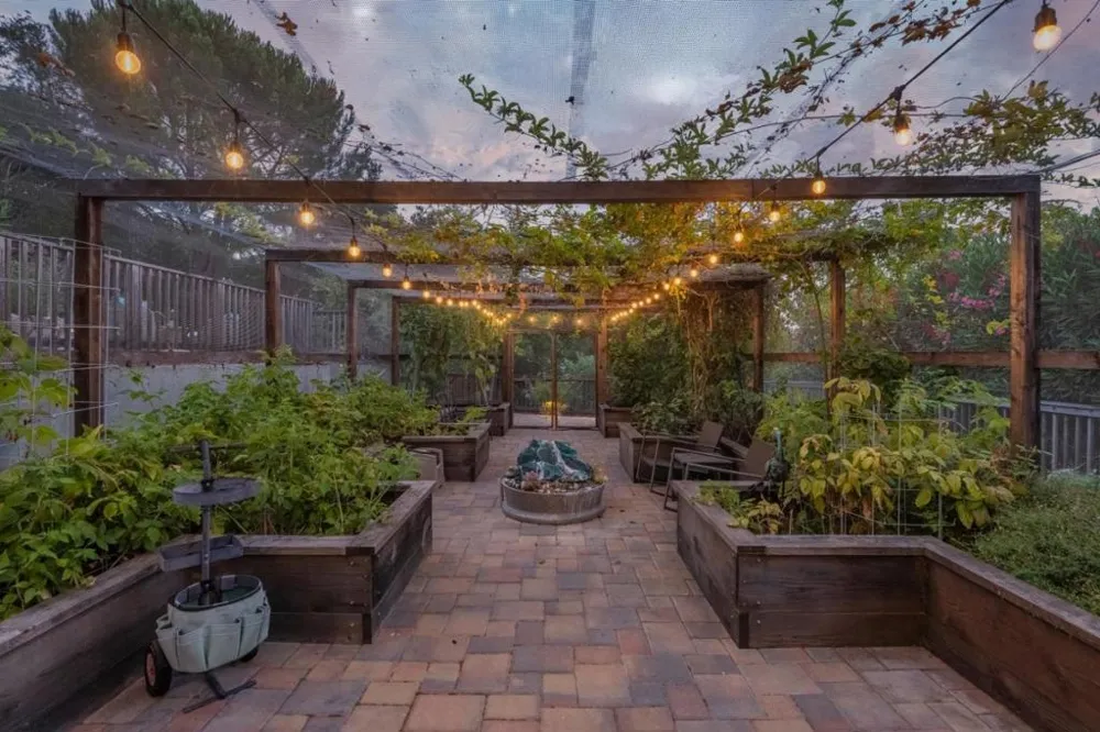 21100 Saratoga Hills Road Saratoga, CA 95070