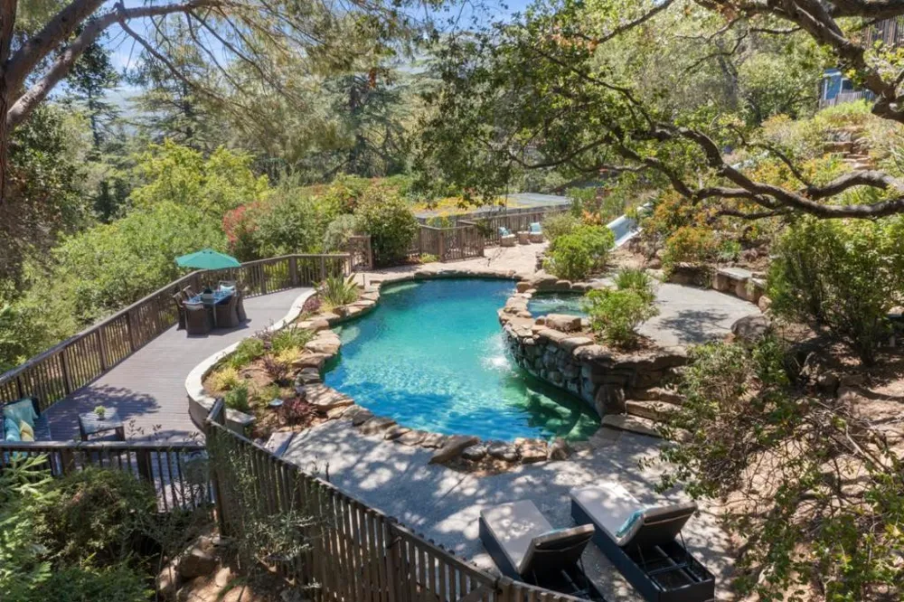 21100 Saratoga Hills Road Saratoga, CA 95070