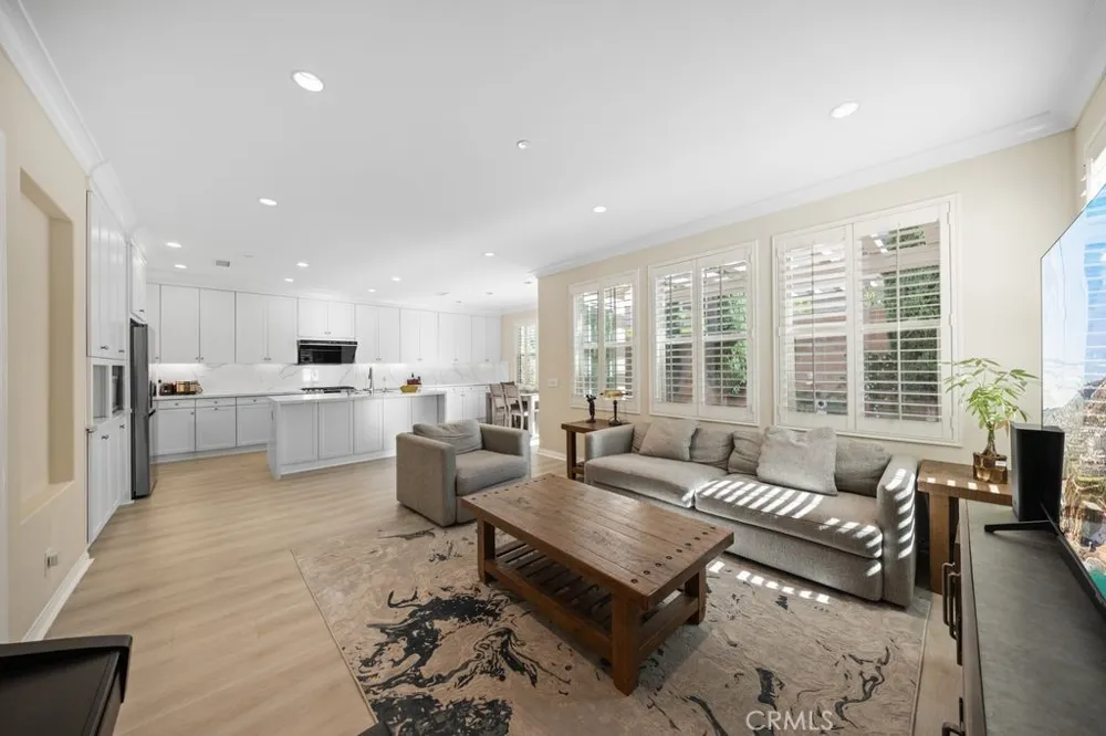 107 Overbrook Irvine, CA 92620