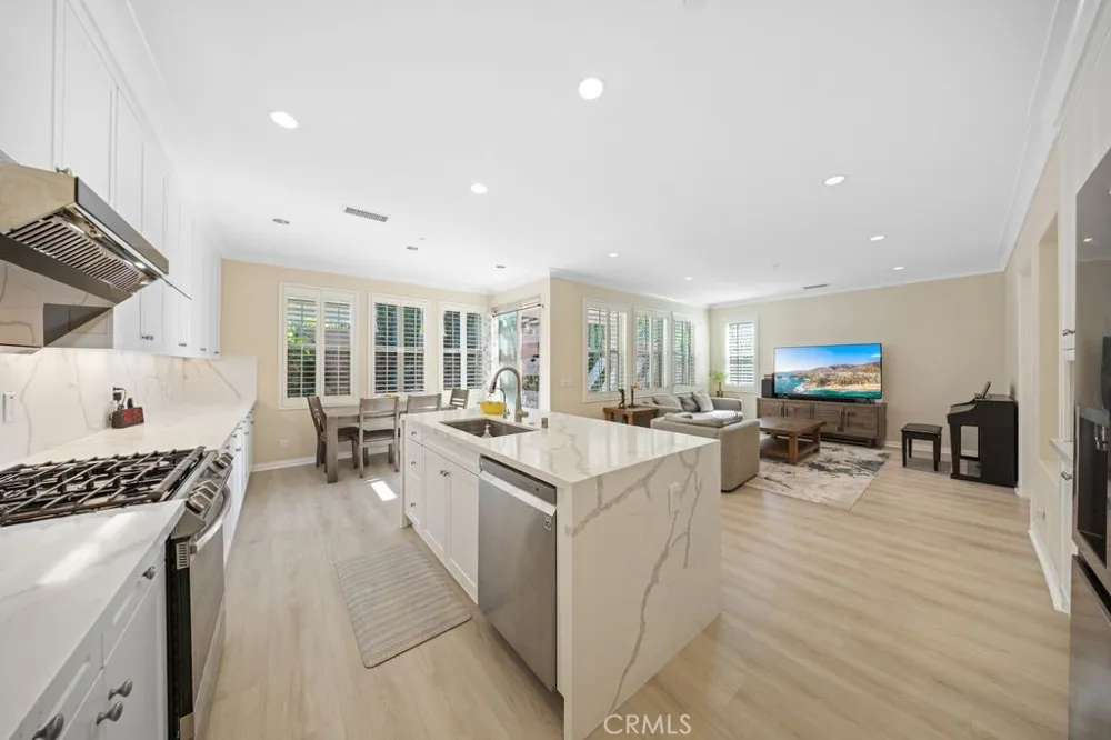 107 Overbrook Irvine, CA 92620