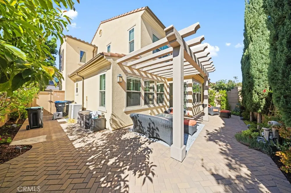 107 Overbrook Irvine, CA 92620