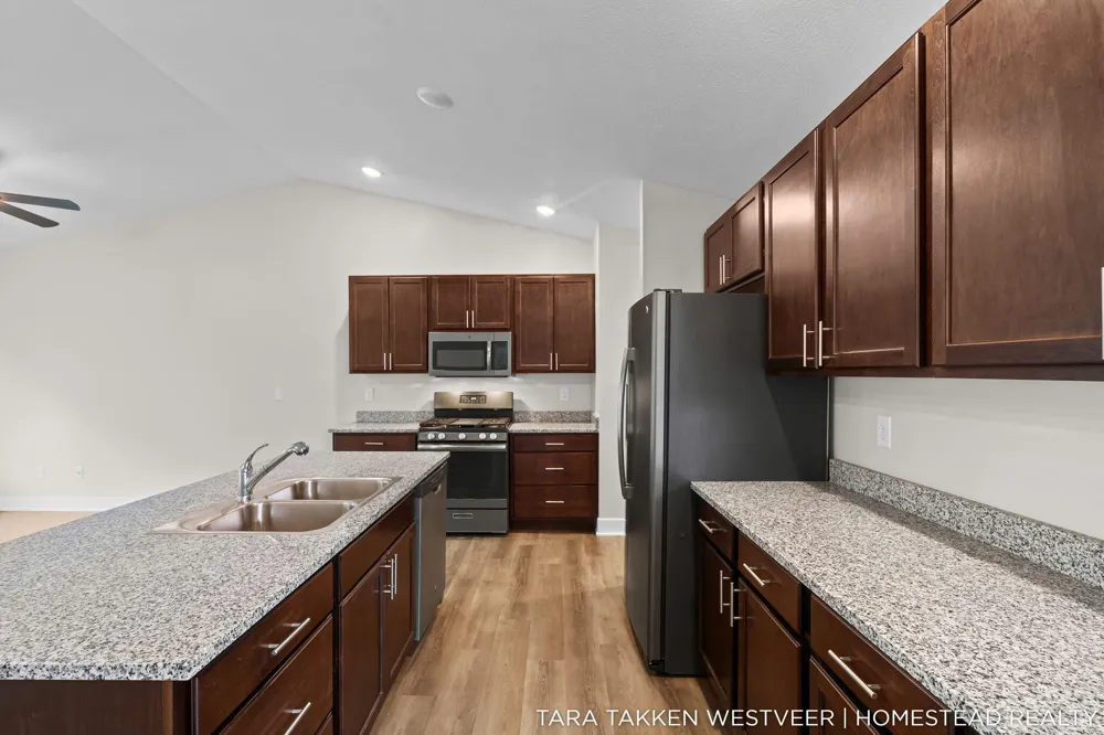 1266 S Village Circle Kalamazoo, MI 49009