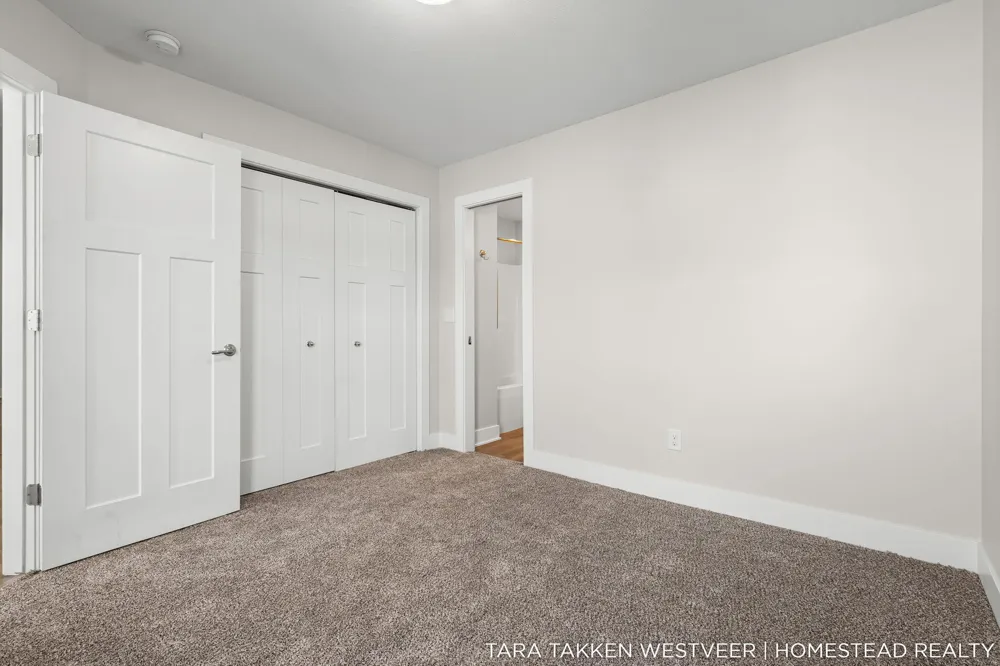 1266 S Village Circle Kalamazoo, MI 49009