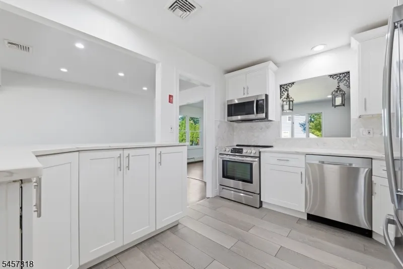251 W Midland Paramus, NJ 07652
