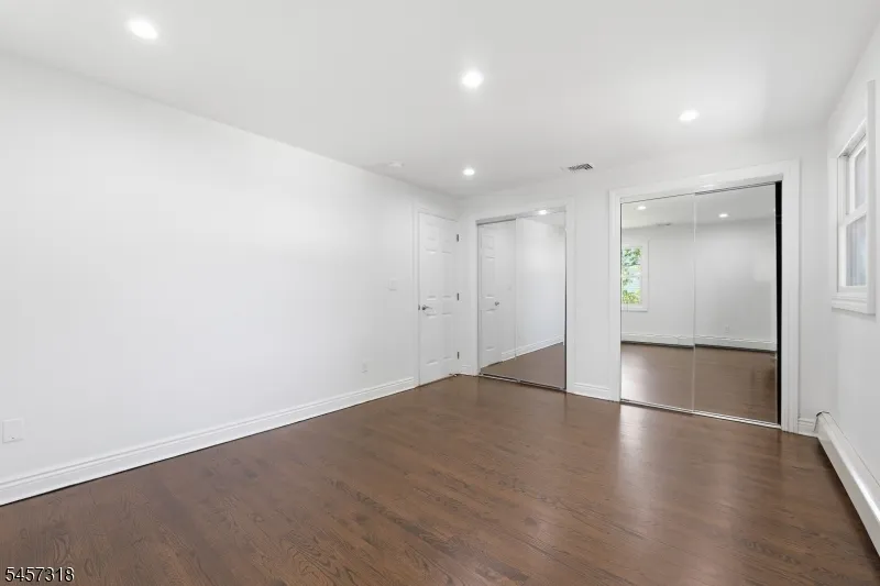 251 W Midland Paramus, NJ 07652