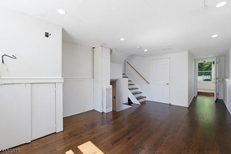 251 W Midland Paramus, NJ 07652