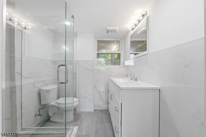 251 W Midland Paramus, NJ 07652