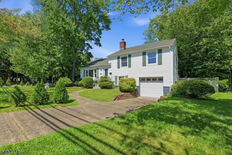 251 W Midland Paramus, NJ 07652