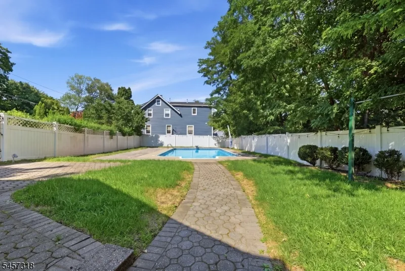 251 W Midland Paramus, NJ 07652