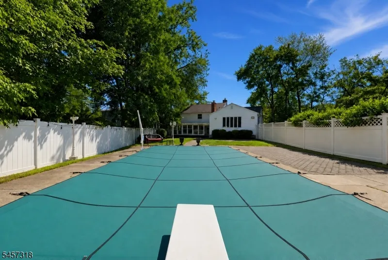 251 W Midland Paramus, NJ 07652