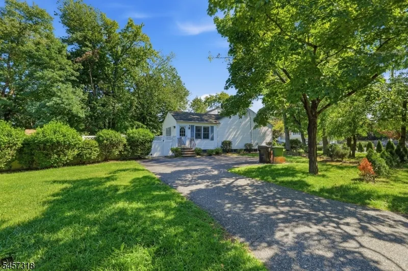 251 W Midland Paramus, NJ 07652