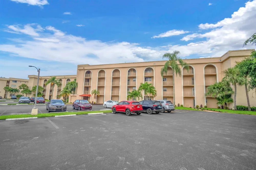 3231 Holiday Springs Boulevard #306 Margate, FL 33063