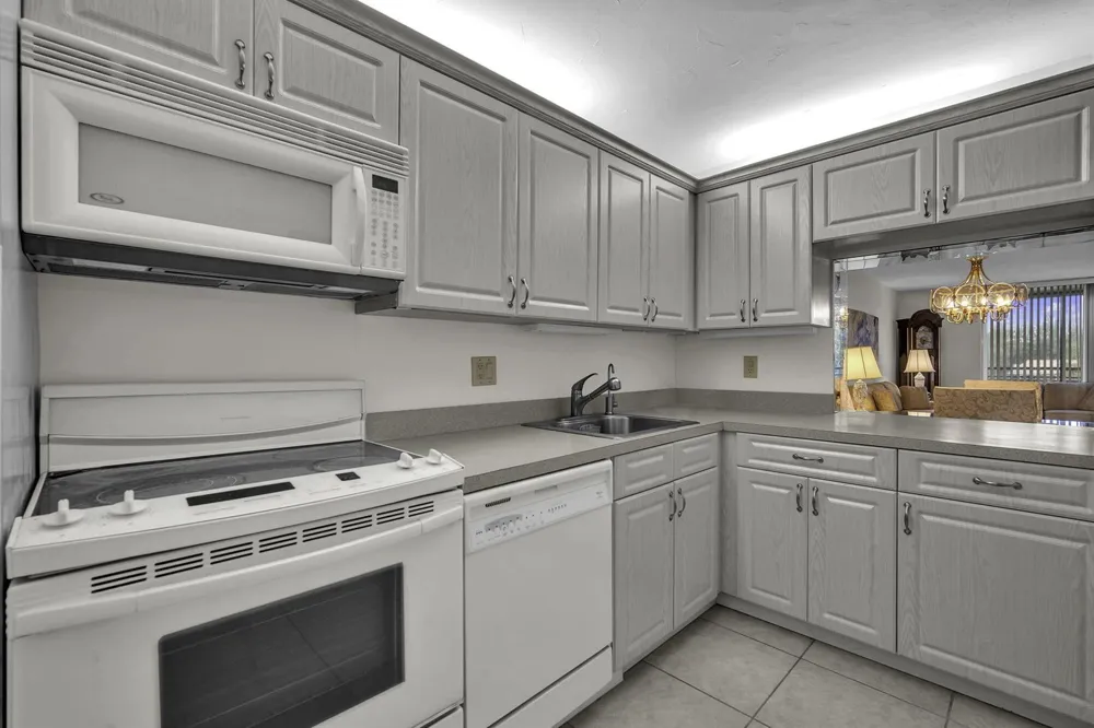 3231 Holiday Springs Boulevard #306 Margate, FL 33063