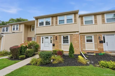5256 BREEZE HILL