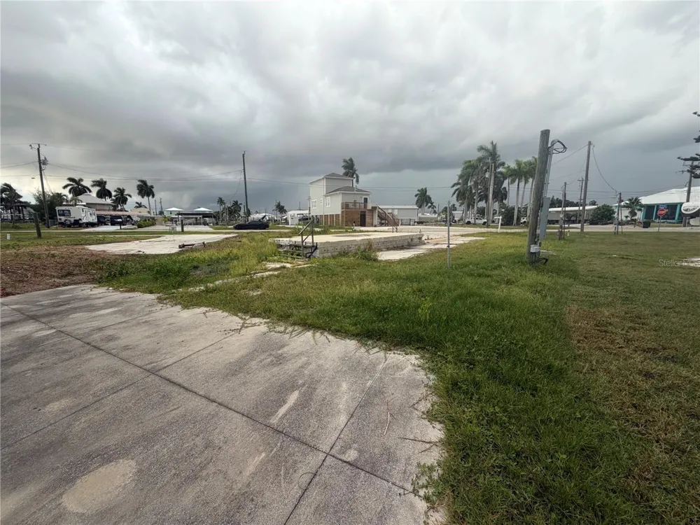 3881 ARECA DRIVE St James City, FL 33956