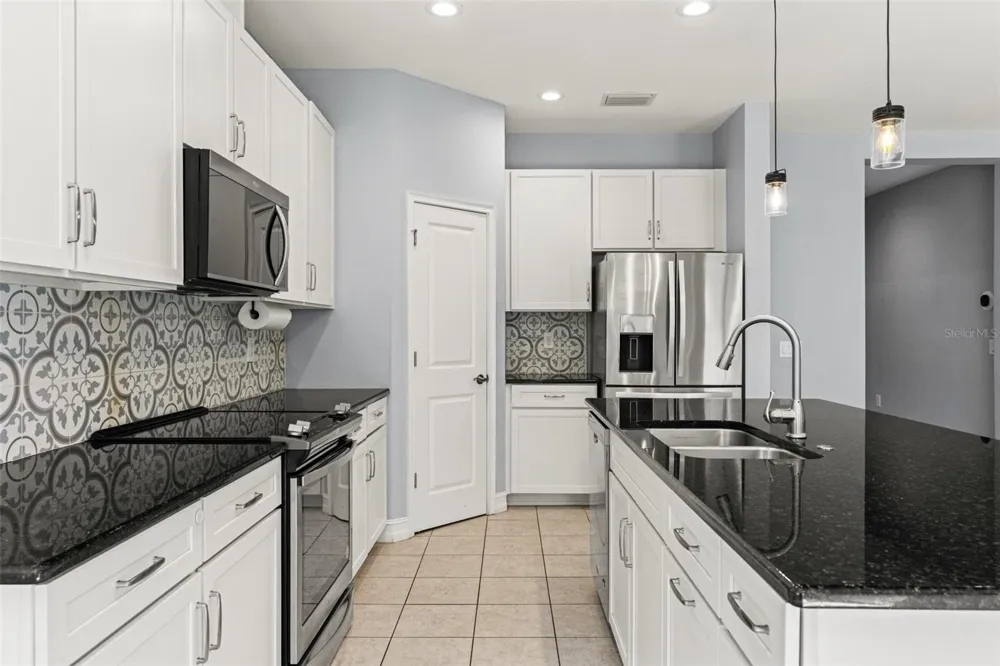 16361 HYDE MANOR DRIVE Tampa, FL 33647