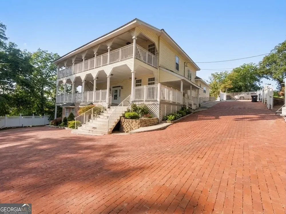 209 E Hagen ST E Dalton, GA 30721
