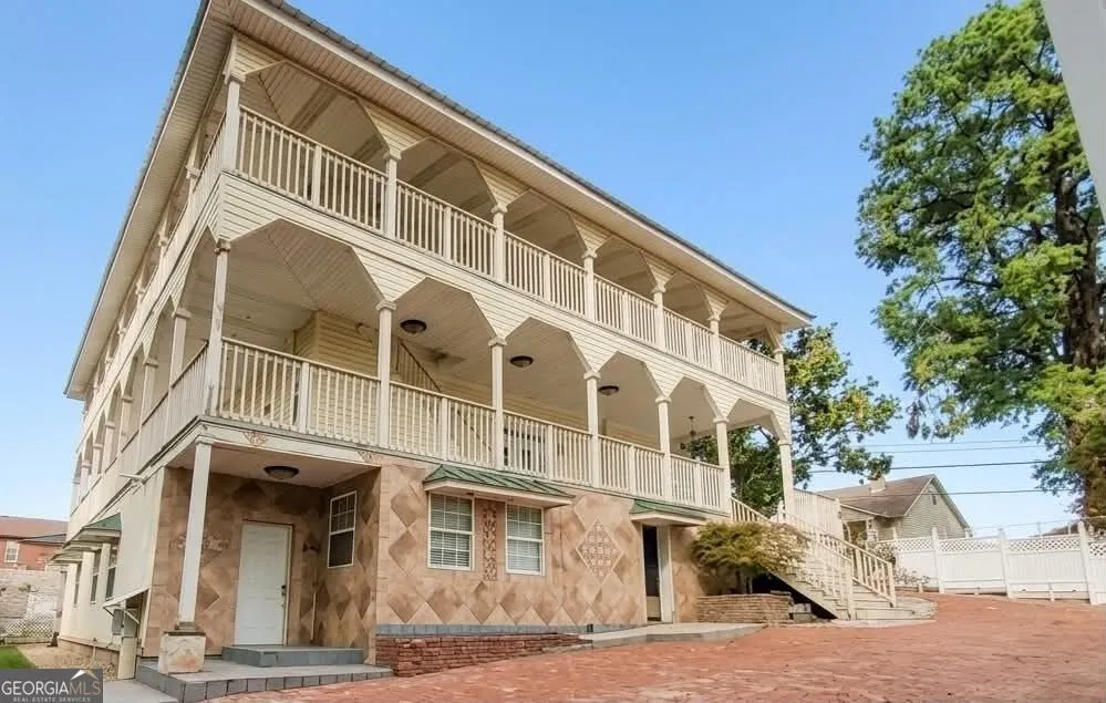 209 E Hagen ST E Dalton, GA 30721