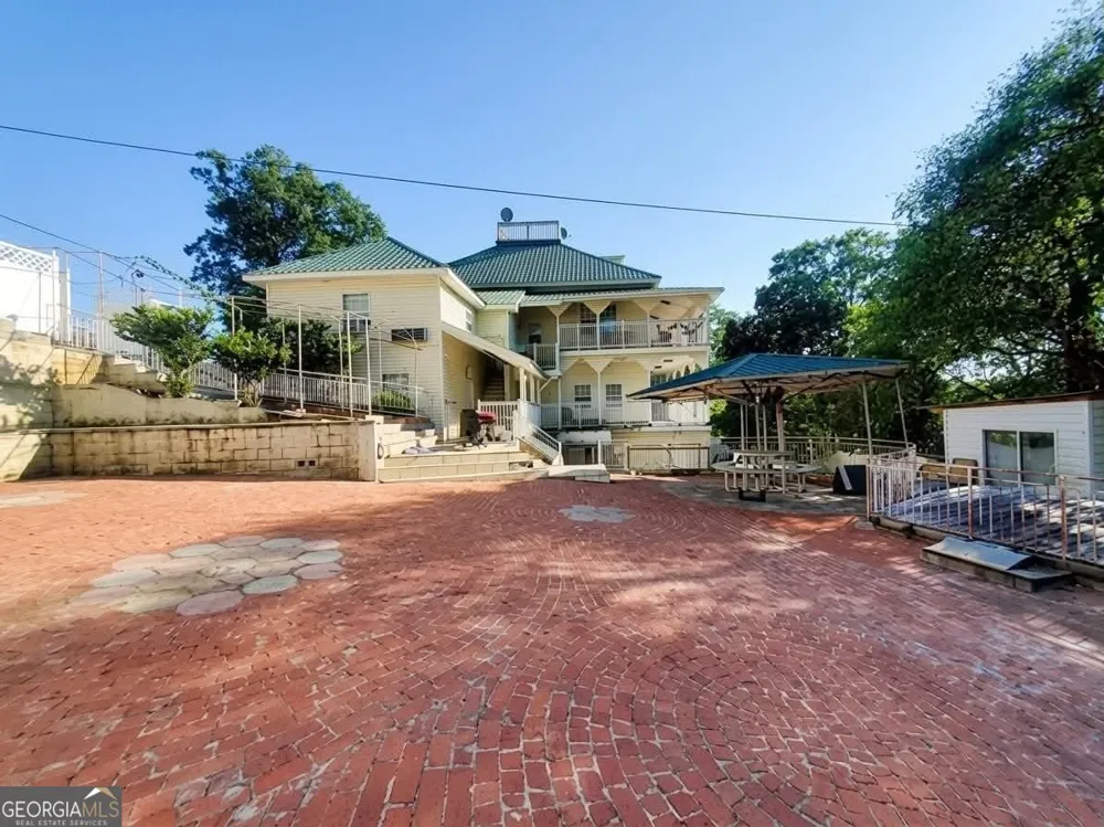 209 E Hagen ST E Dalton, GA 30721