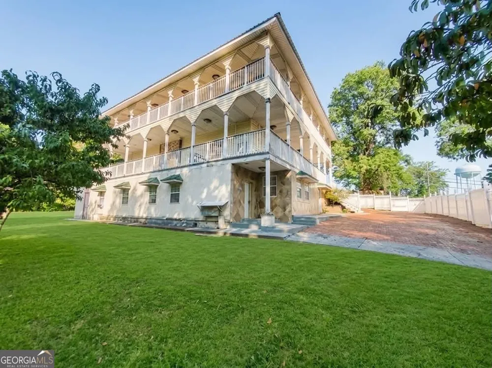 209 E Hagen ST E Dalton, GA 30721