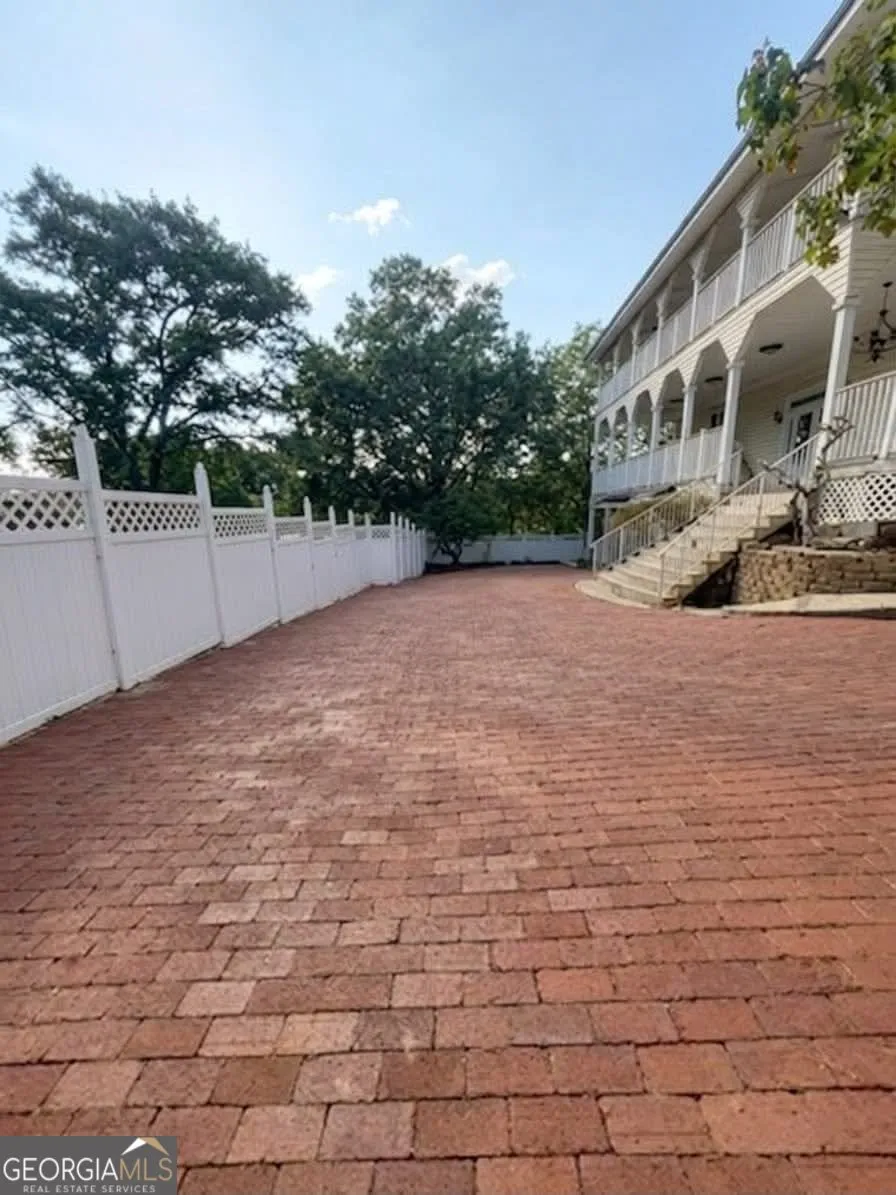 209 E Hagen ST E Dalton, GA 30721