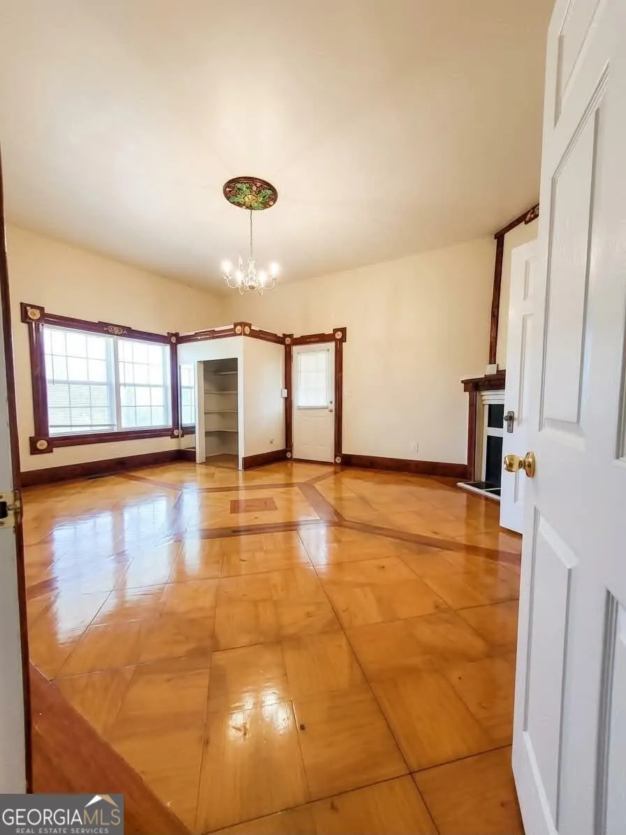 209 E Hagen ST E Dalton, GA 30721