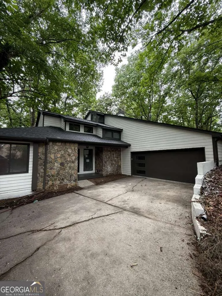 352 N Peak DR Alpharetta, GA 30022