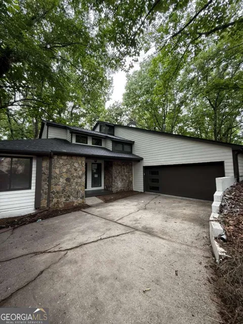352 N Peak DR