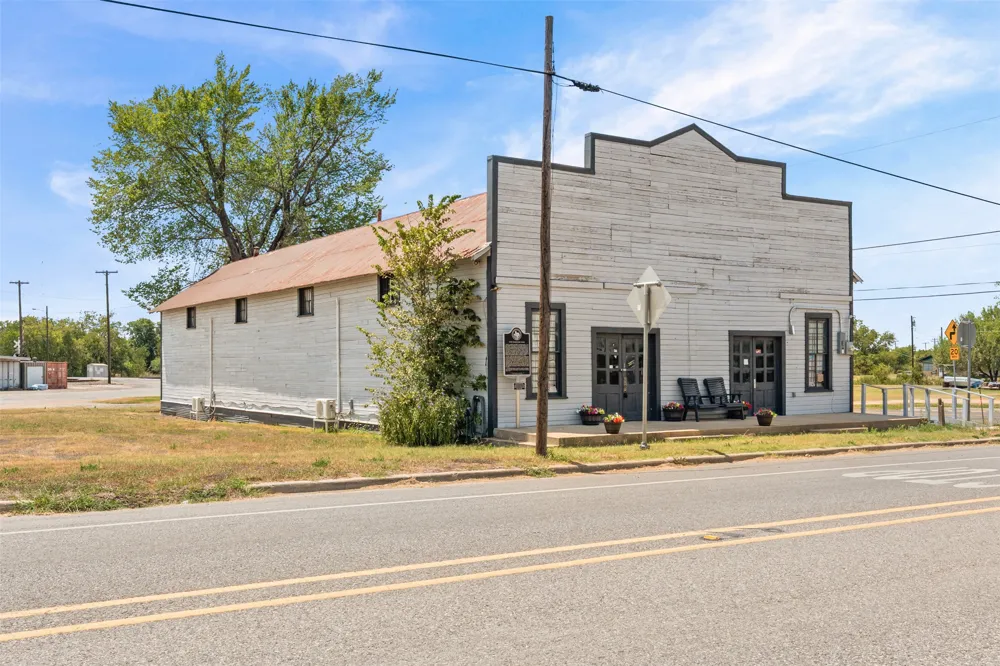 413 W Batte Street Cameron, TX 76520