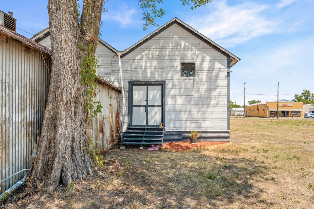 413 W Batte Street Cameron, TX 76520