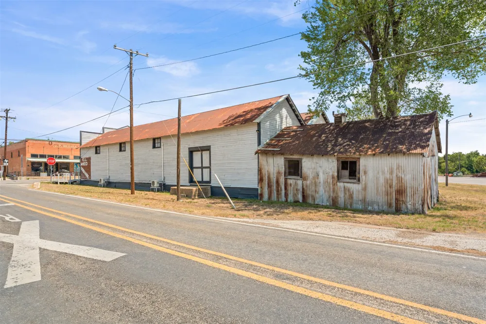 413 W Batte Street Cameron, TX 76520