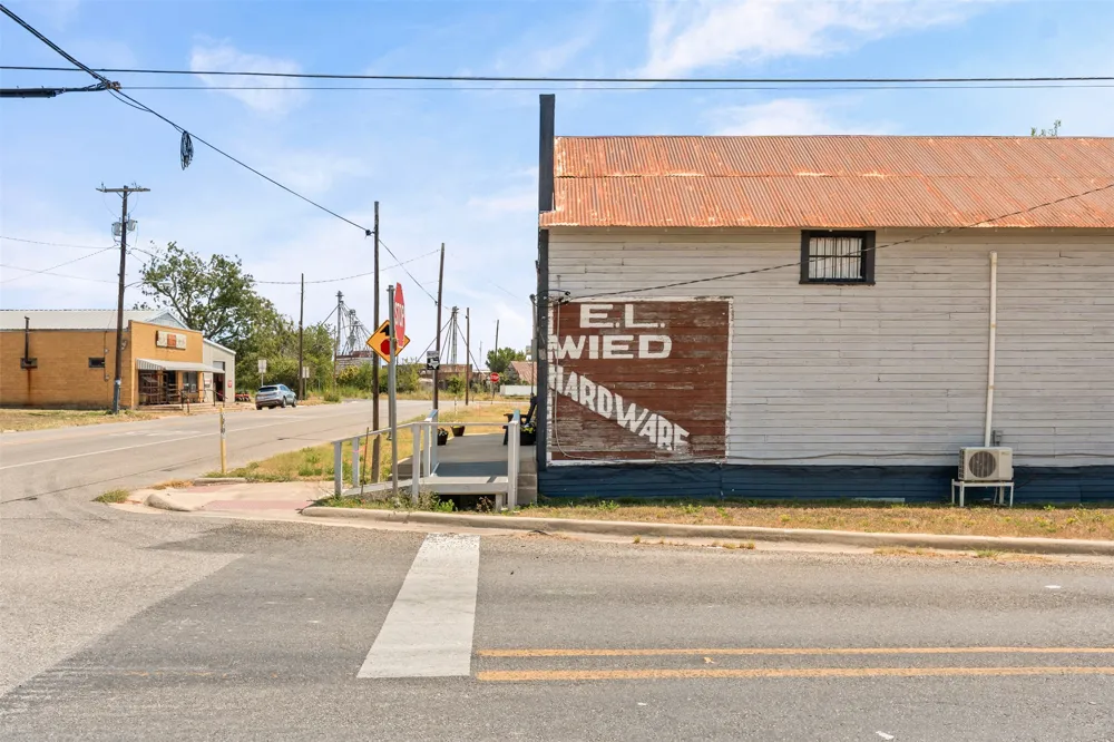 413 W Batte Street Cameron, TX 76520