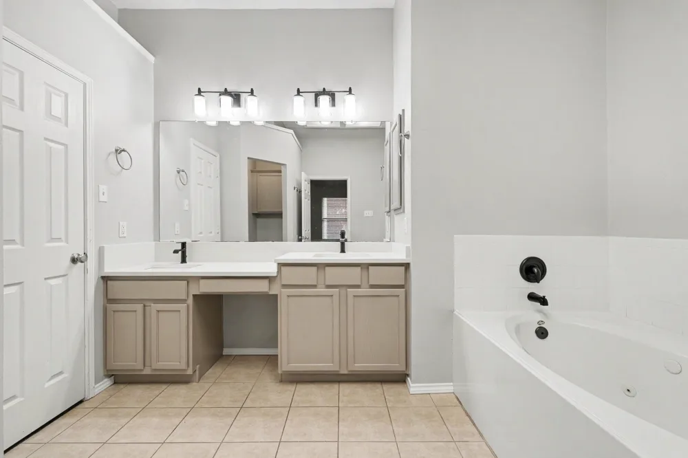 5528 Green Hollow Lane The Colony, TX 75056