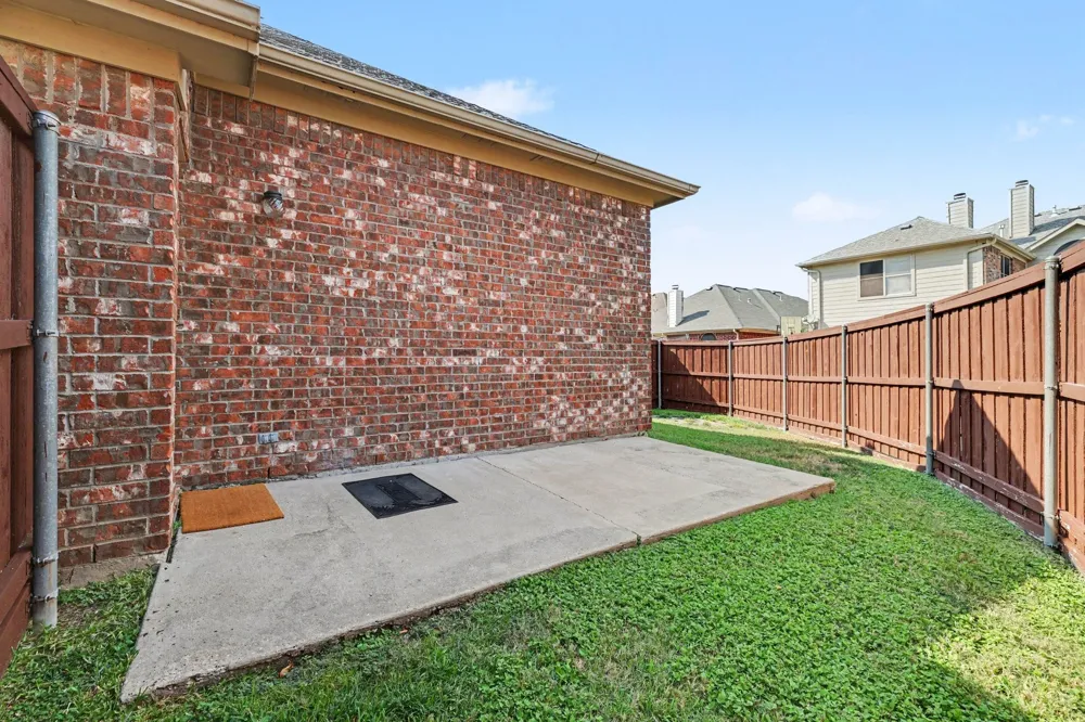 5528 Green Hollow Lane The Colony, TX 75056