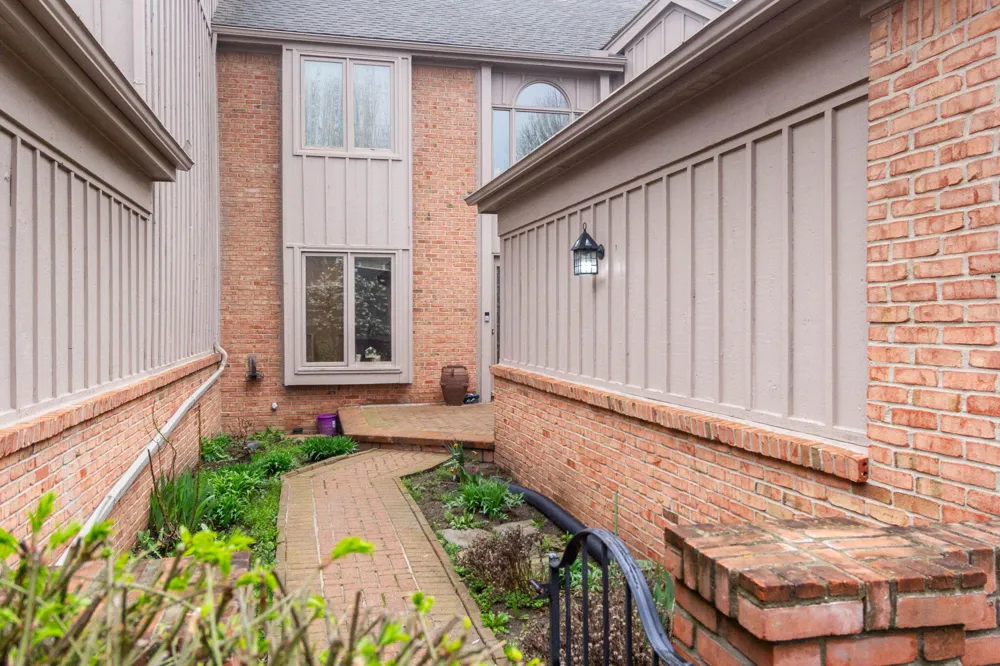 37834 Siena Drive Farmington Hills, MI 48331