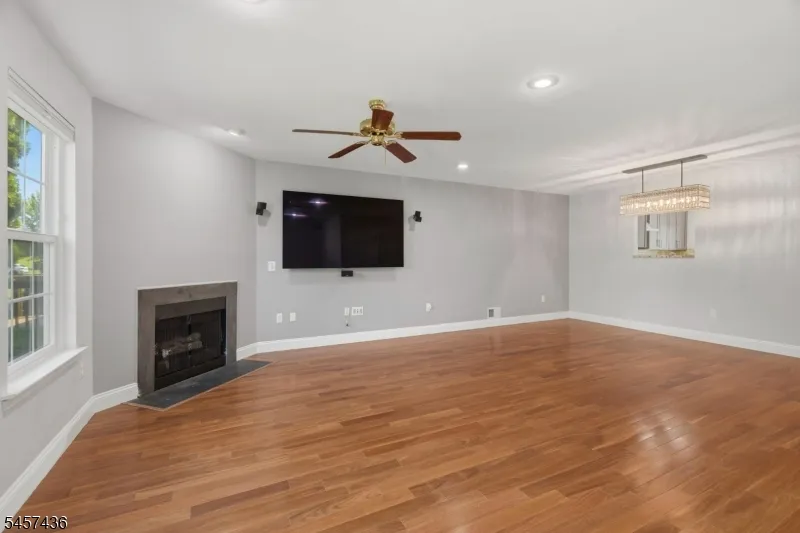 8 Ashley Ct Franklin, NJ 08873