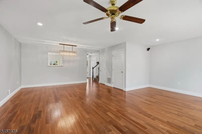 8 Ashley Ct Franklin, NJ 08873