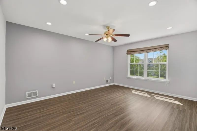 8 Ashley Ct Franklin, NJ 08873
