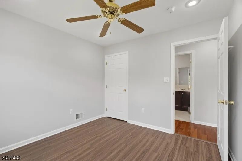 8 Ashley Ct Franklin, NJ 08873
