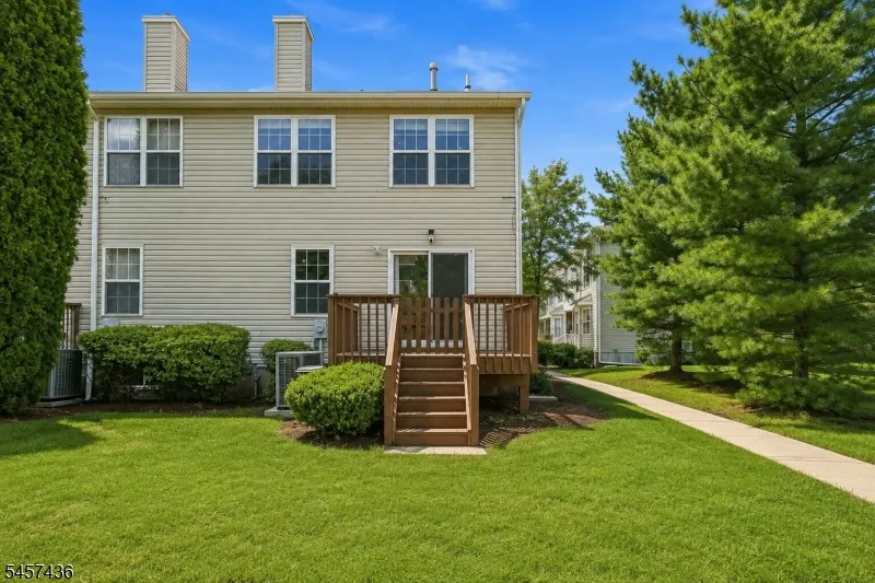 8 Ashley Ct Franklin, NJ 08873